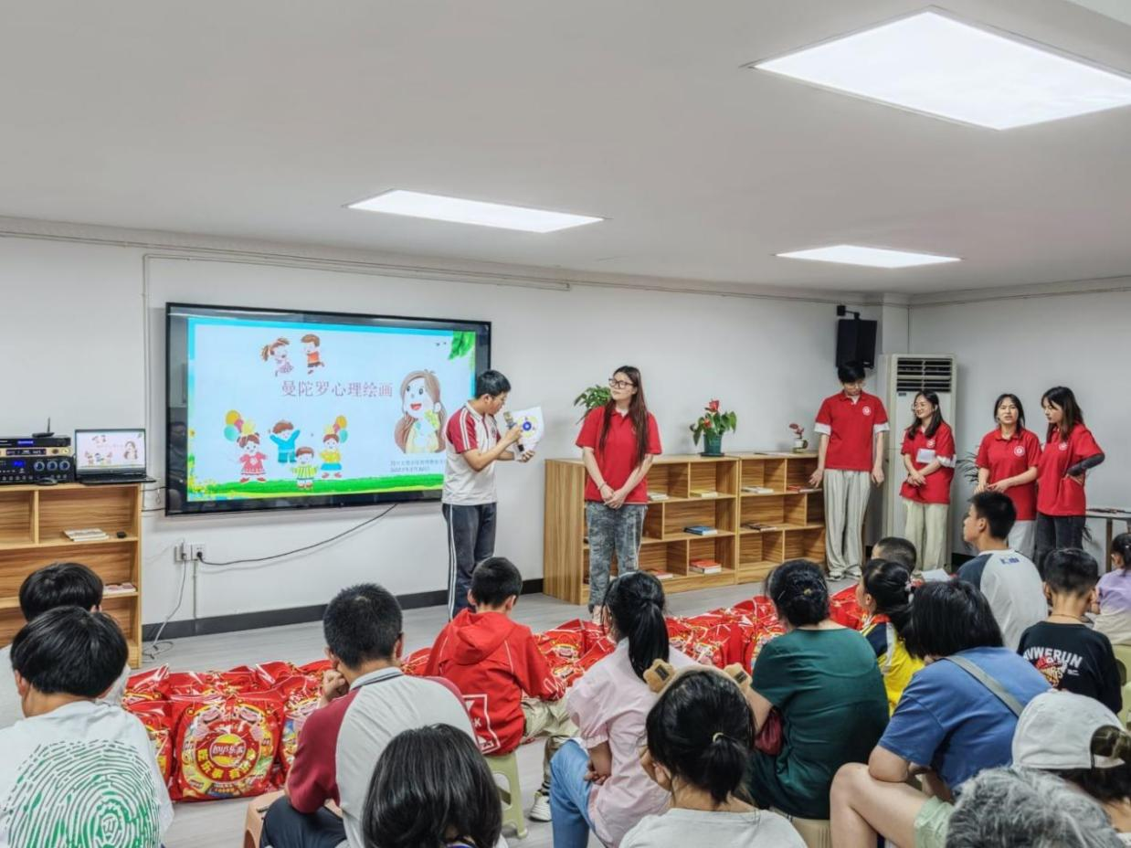 双节同庆 心暖童心|太阳成集团tyc4633携手东城街道开展“粽点关注·童心向阳”志愿活动